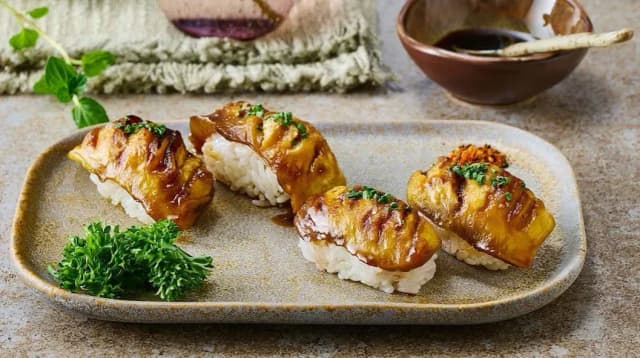 Z czym zrobić sushi wegetariańskie? Odkryj pyszne składniki Z czym zrobić sushi wegetariańskie? Odkryj pyszne składniki