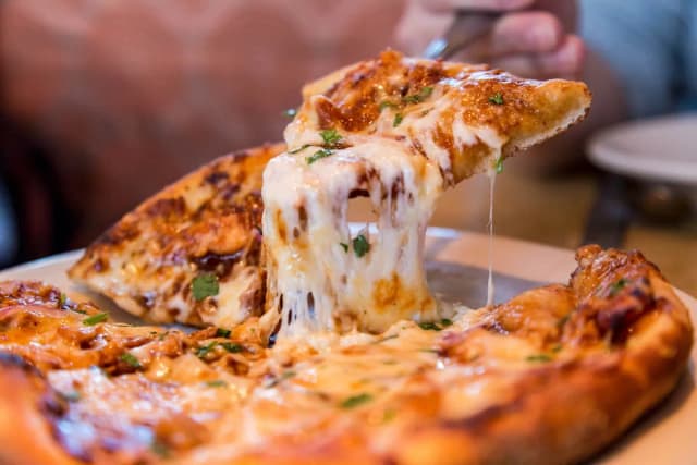 Ile kalorii ma pizza wegetariańska? Zaskakujące różnice w kaloriach! Ile kalorii ma pizza wegetariańska? Zaskakujące różnice w kaloriach!