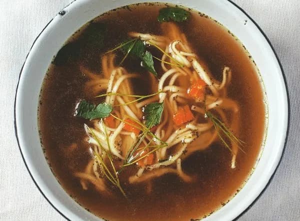 Jak zrobić rosół wegetariański, który zachwyci smakiem i aromatem Jak zrobić rosół wegetariański, który zachwyci smakiem i aromatem